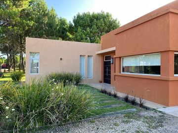 Pinamar, La herradura casa en venta
