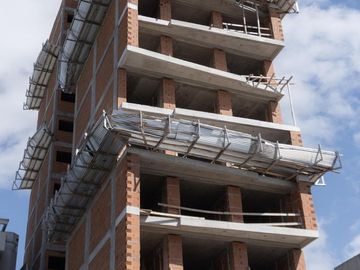 Departamento venta -2 dormitorios 2 baños  - 71 mts 2 totales - La Plata-pozo-emprendimiento.
