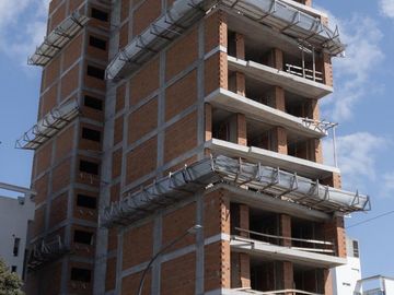 Departamento venta -2 dormitorios 2 baños  - 71 mts 2 totales - La Plata-pozo-emprendimiento.