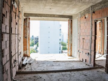 Departamento venta -2 dormitorios 2 baños  - 71 mts 2 totales - La Plata-pozo-emprendimiento.