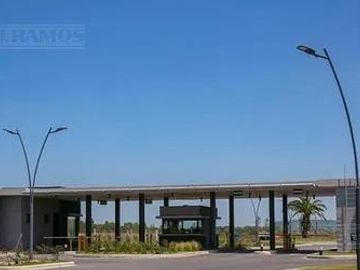 Casa  en venta a estrenar en  Carpinchos - Nordelta