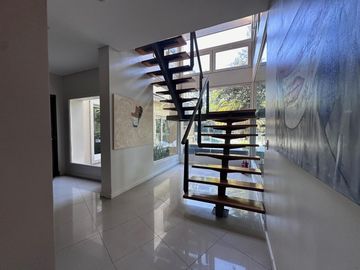 Gran Casa en La Alameda Nordelta en alquiler anual 9 ambientes