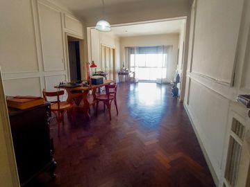 VENTA / PERMUTA Departamento de tres dormitorios, piso exclusivo, en el centro de Rosario.