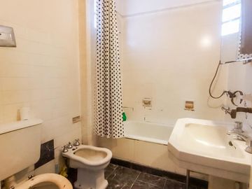 VENTA / PERMUTA Departamento de tres dormitorios, piso exclusivo, en el centro de Rosario.