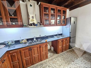 PH de 4 ambientes en Barracas. Balcón al frente, patio y terraza de uso exclusivo.