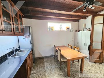 PH de 4 ambientes en Barracas. Balcón al frente, patio y terraza de uso exclusivo.
