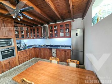 PH de 4 ambientes en Barracas. Balcón al frente, patio y terraza de uso exclusivo.