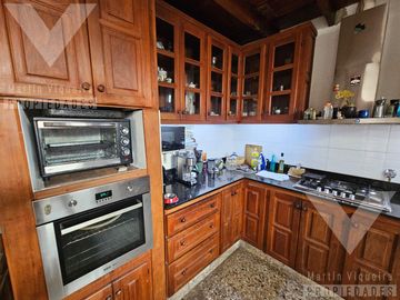 PH de 4 ambientes en Barracas. Balcón al frente, patio y terraza de uso exclusivo.