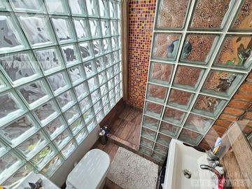 PH de 4 ambientes en Barracas. Balcón al frente, patio y terraza de uso exclusivo.