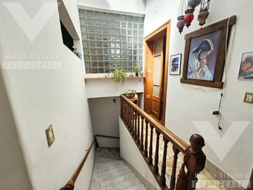 PH de 4 ambientes en Barracas. Balcón al frente, patio y terraza de uso exclusivo.