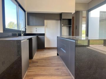 Casa a Estrenar en venta 3 Dormitorios Estancia La Rinconada