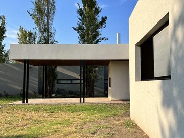 Casa a Estrenar en venta 3 Dormitorios Estancia La Rinconada