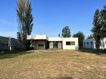 Casa a Estrenar en venta 3 Dormitorios Estancia La Rinconada