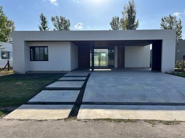 Casa a Estrenar en venta 3 Dormitorios Estancia La Rinconada