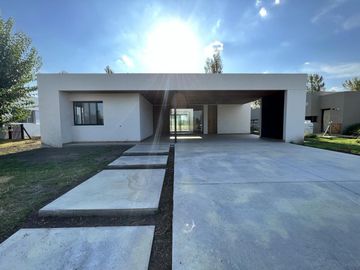 Casa a Estrenar en venta 3 Dormitorios Estancia La Rinconada