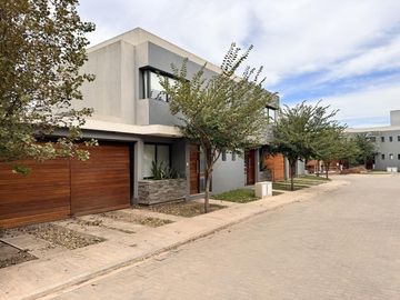 Venta duplex  en Arguello