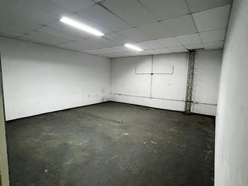 Galpón en alquiler 1000m2 en Lamadrid 135 Bis