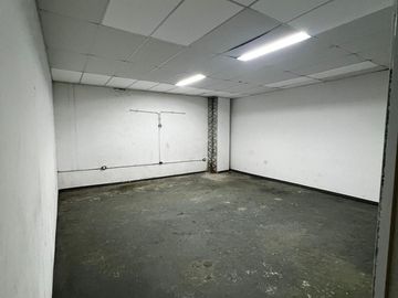 Galpón en alquiler 1000m2 en Lamadrid 135 Bis