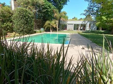 Casa en venta 4 amb en  Barrio Parque Leloir