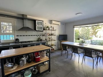 Casa en venta 4 amb en  Barrio Parque Leloir