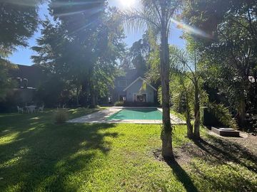 Casa en venta 4 amb en  Barrio Parque Leloir