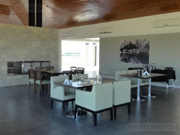 Casa en EL Canton Norte a la Laguna PG a estrenar con piscina