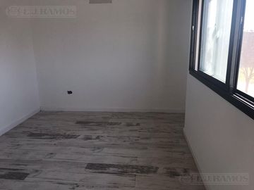 Casa en EL Canton Norte a la Laguna PG a estrenar con piscina