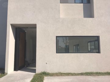 Casa en EL Canton Norte a la Laguna PG a estrenar con piscina