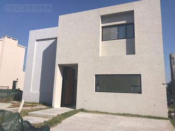 Casa en EL Canton Norte a la Laguna PG a estrenar con piscina