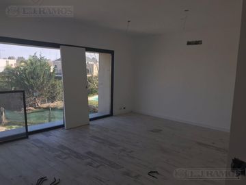 Casa en EL Canton Norte a la Laguna PG a estrenar con piscina