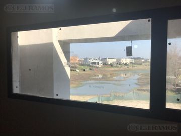 Casa en EL Canton Norte a la Laguna PG a estrenar con piscina