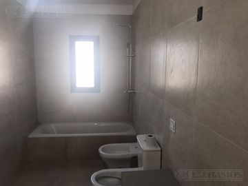 Casa en EL Canton Norte a la Laguna PG a estrenar con piscina