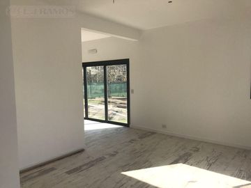 Casa en EL Canton Norte a la Laguna PG a estrenar con piscina