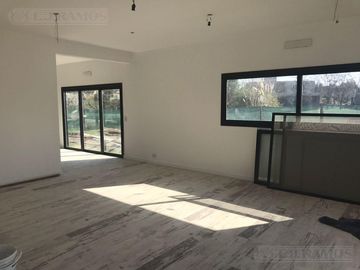 Casa en EL Canton Norte a la Laguna PG a estrenar con piscina