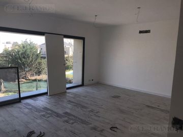 Casa en EL Canton Norte a la Laguna PG a estrenar con piscina