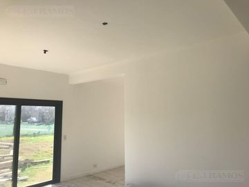Casa en EL Canton Norte a la Laguna PG a estrenar con piscina