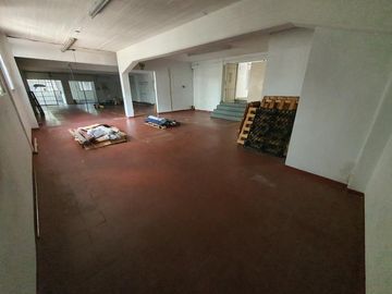 Depósito en  planta alta en lomas de zamora