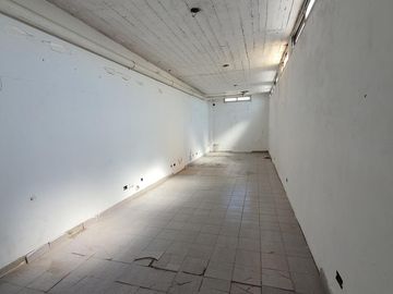 Depósito en  planta alta en lomas de zamora