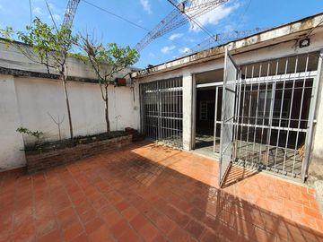Depósito en  planta alta en lomas de zamora