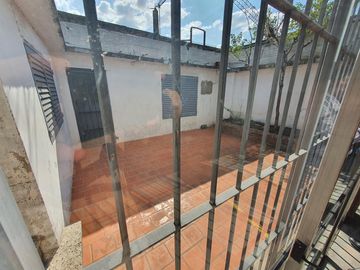 Depósito en  planta alta en lomas de zamora