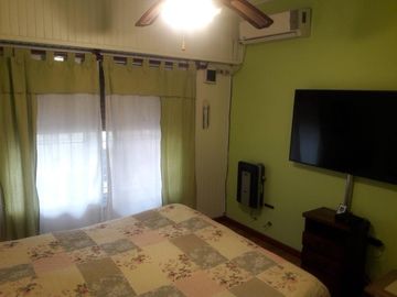 Casa en venta - 2 Dormitorios 2 Baños 1 Cochera - 400Mts2 - Hurlingham