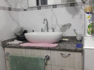 Casa en venta - 2 Dormitorios 2 Baños 1 Cochera - 400Mts2 - Hurlingham