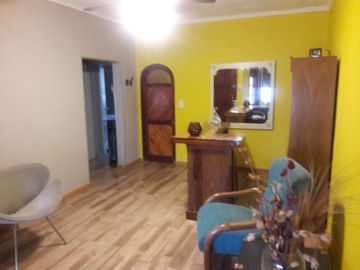 Casa en venta - 2 Dormitorios 2 Baños 1 Cochera - 400Mts2 - Hurlingham