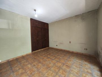 Venta Casa 4 Dormitorios Jardin Cochera