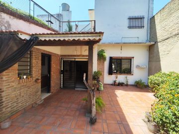 Venta Casa 4 Dormitorios Jardin Cochera