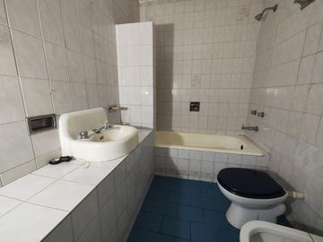Venta Casa 4 Dormitorios Jardin Cochera
