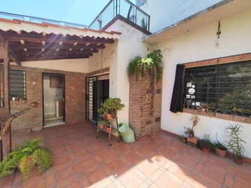 Venta Casa 4 Dormitorios Jardin Cochera