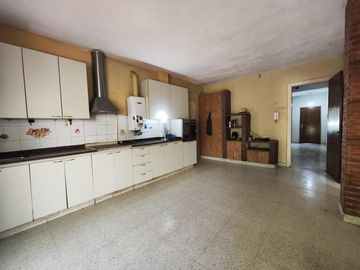 Venta Casa 4 Dormitorios Jardin Cochera