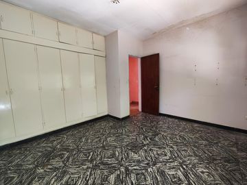 Venta Casa 4 Dormitorios Jardin Cochera