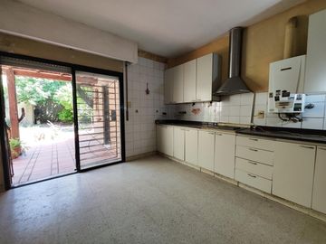 Venta Casa 4 Dormitorios Jardin Cochera